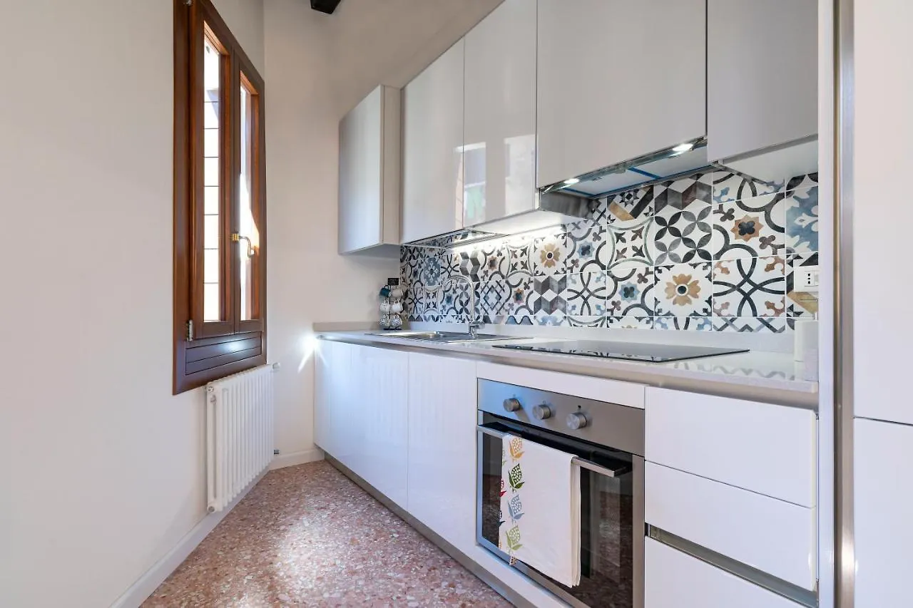 Апартаменты Querini Suite-Balcony On Canal, Close To San Marco Венеция