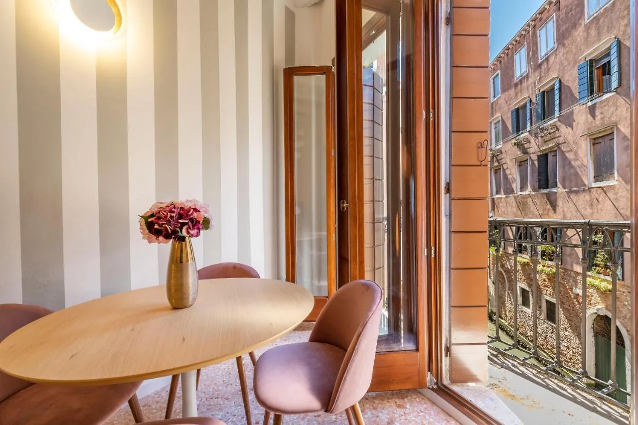 Querini Suite-Balcony On Canal, Close To San Marco Venice Italy