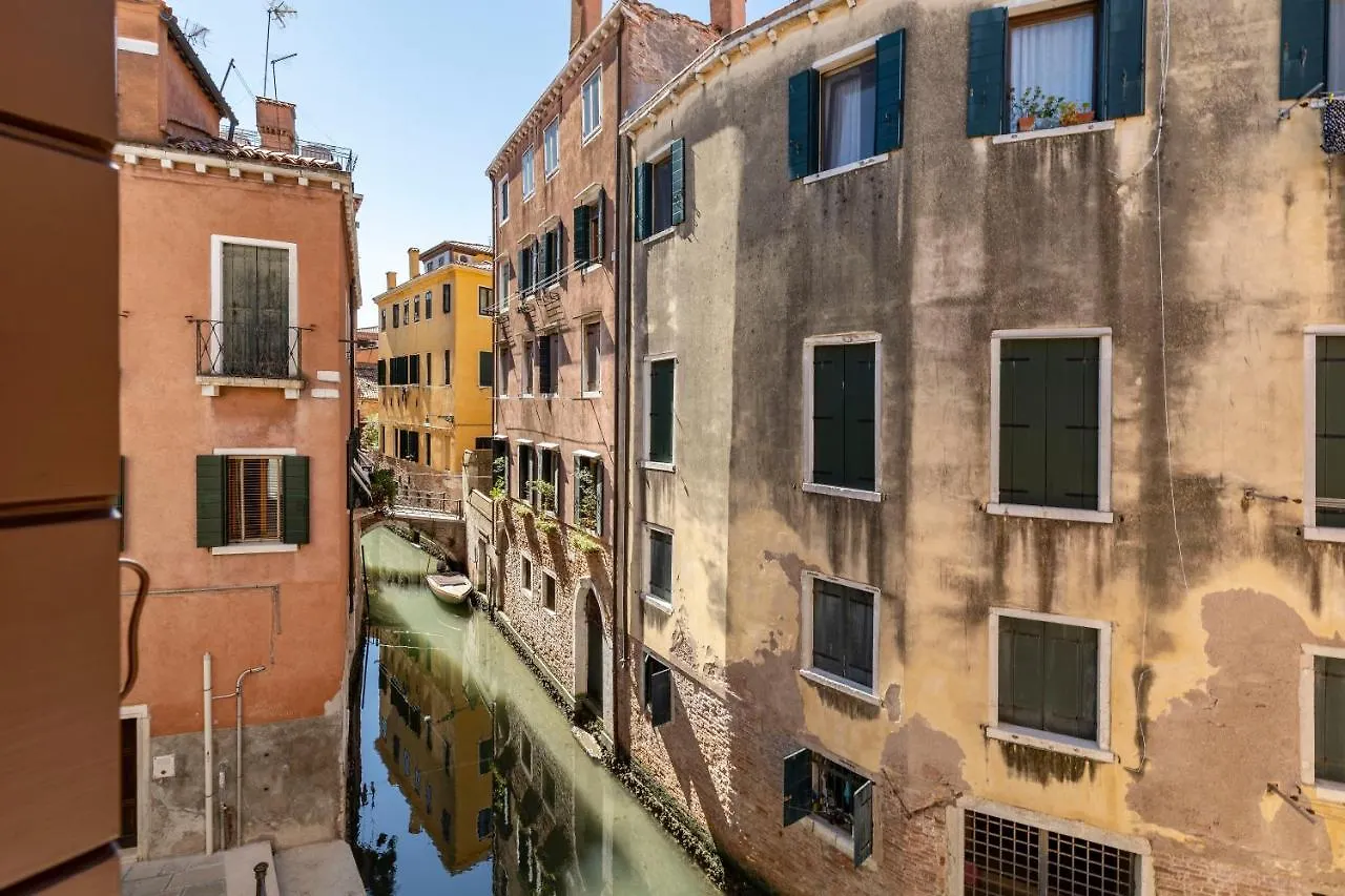 Querini Suite-Balcony On Canal, Close To San Marco Venice Apartment