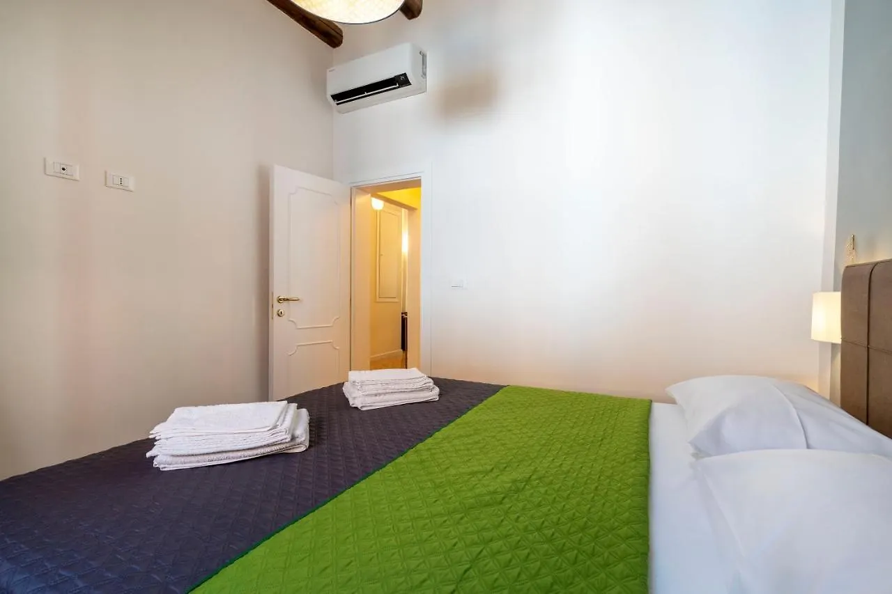 Apartment Querini Suite-Balcony On Canal, Close To San Marco Venice Italy