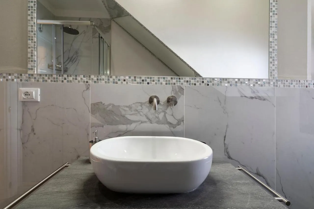 Apartment Querini Suite-Balcony On Canal, Close To San Marco Venice