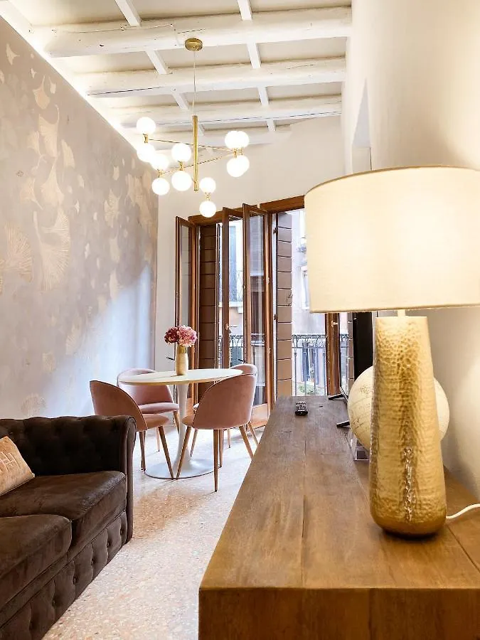 Apartment Querini Suite-Balcony On Canal, Close To San Marco Venice Italy
