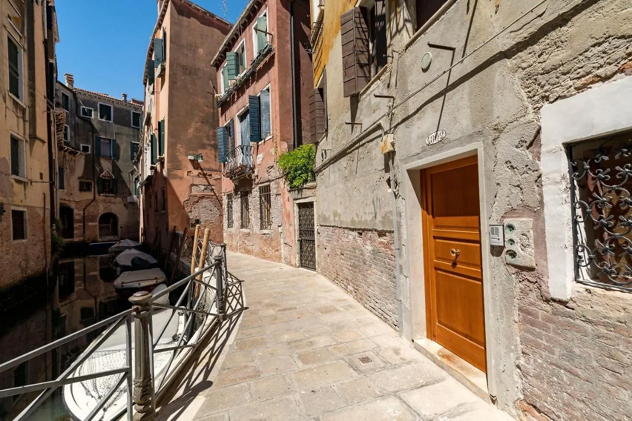 Querini Suite-Balcony On Canal, Close To San Marco contacts
